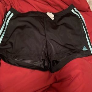 NWOT ADIDAS WOMEND ATHLETIC SHORTS
